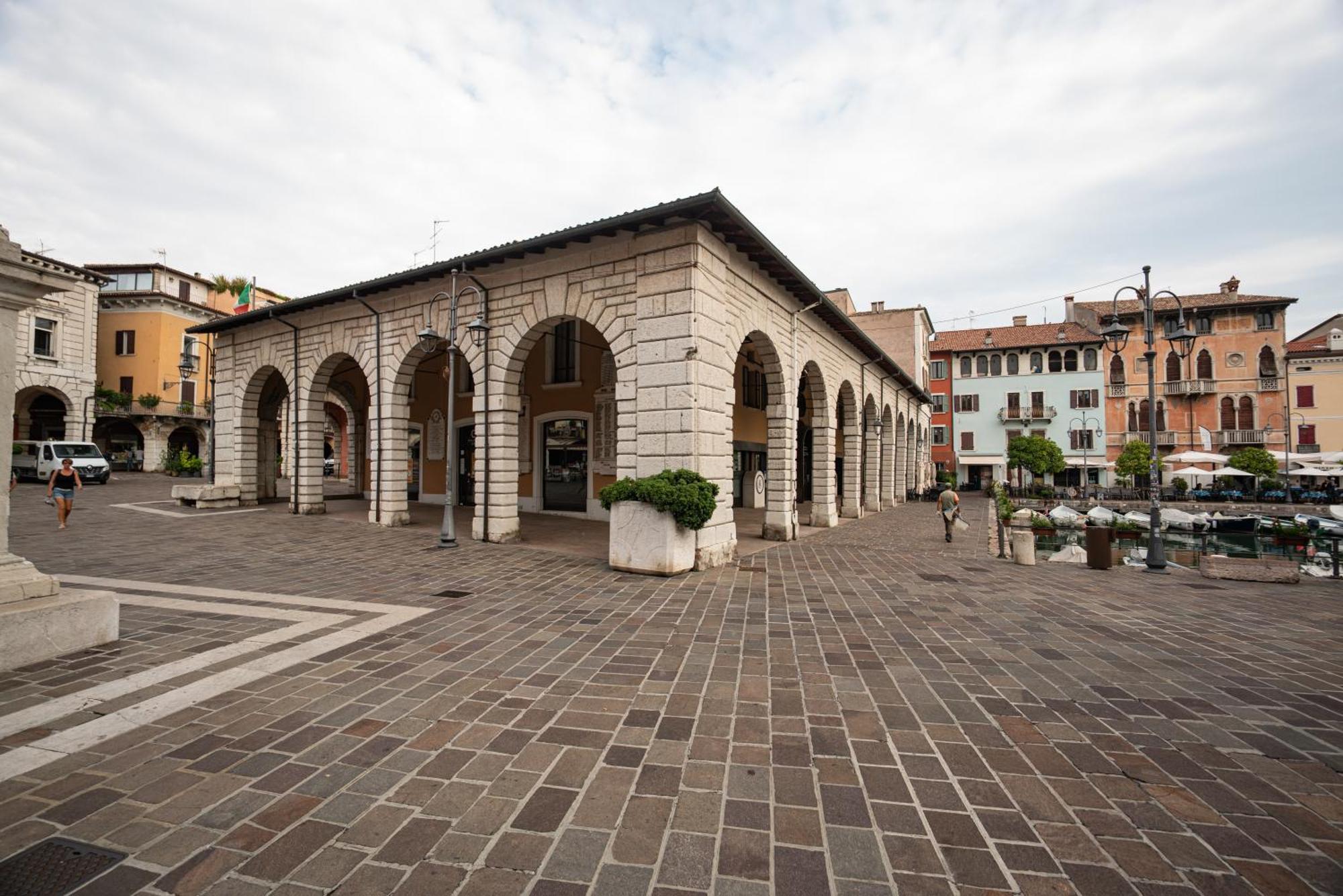 Suite "Castello" Del Garda - Apt Per Coppie Garda Desenzano del Garda Luaran gambar